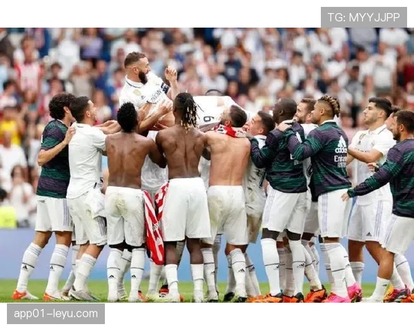 本泽马展现全能技术魅力，领衔球队逆转取胜