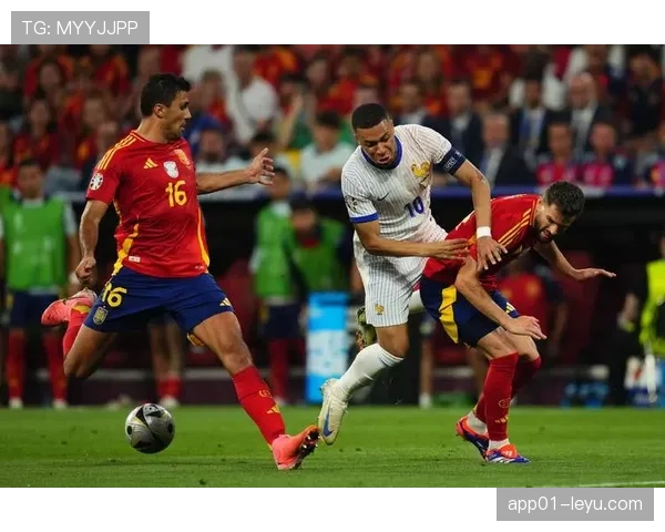 姆巴佩状态回暖，引领法国足球新辉煌成国家队精神象征