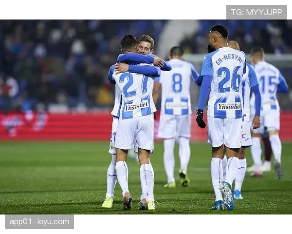 诺伊尔后场组织能力获赞，状态回暖为球队注入新活力