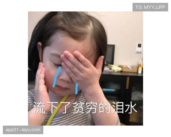 孔帕尼逛菜市场拎着几只名牌袋子，瞬间让我觉得自己贫穷成表情包